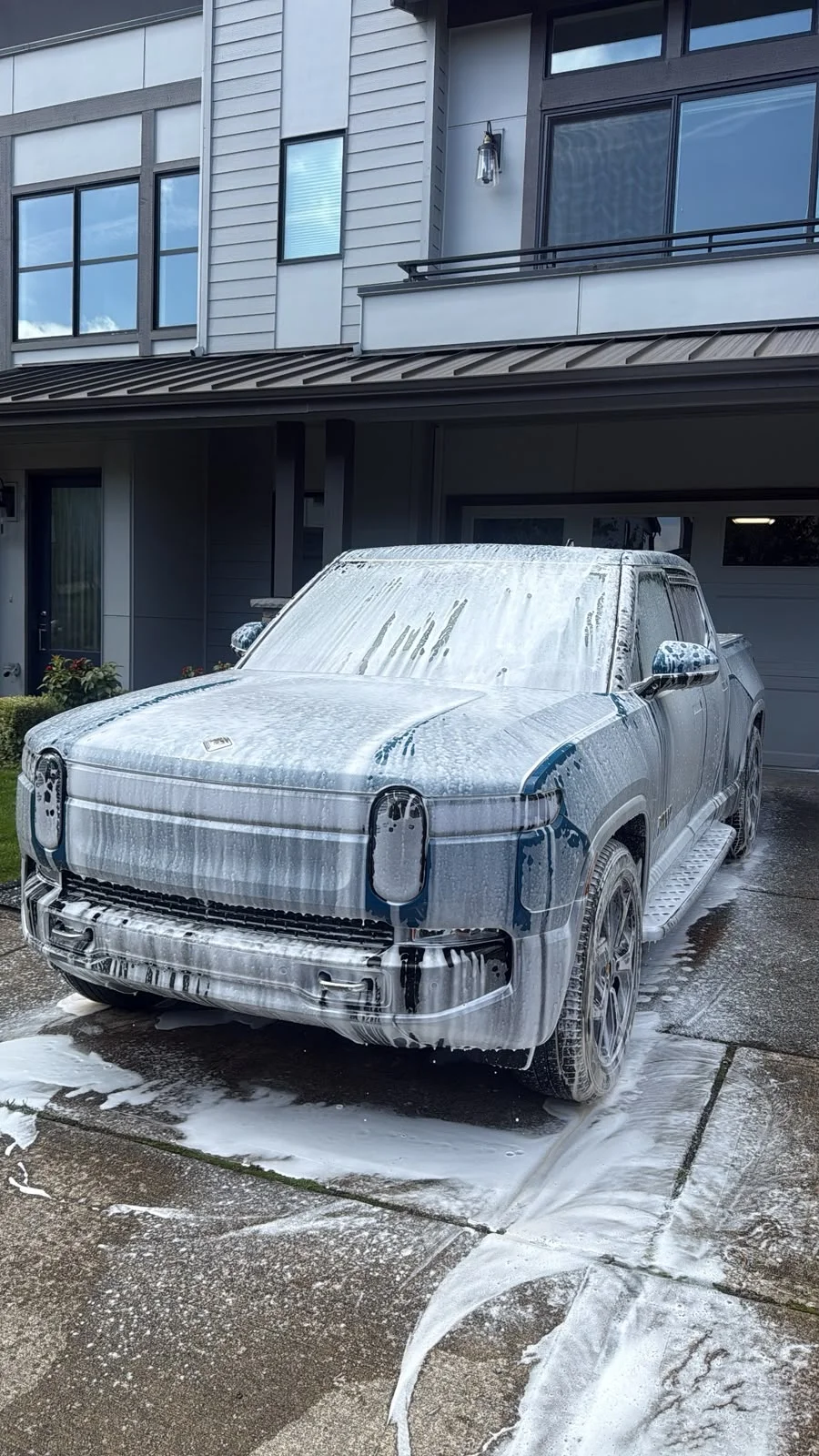 Rivian R1T foam wash